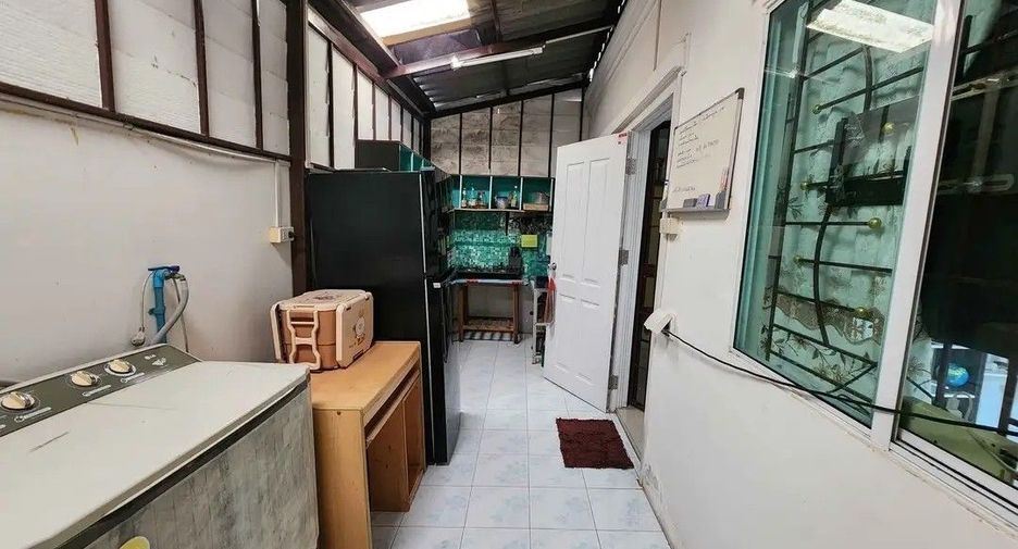 Casa adosada en venta de 3 habitaciones en Bang Phli, Samut Prakan