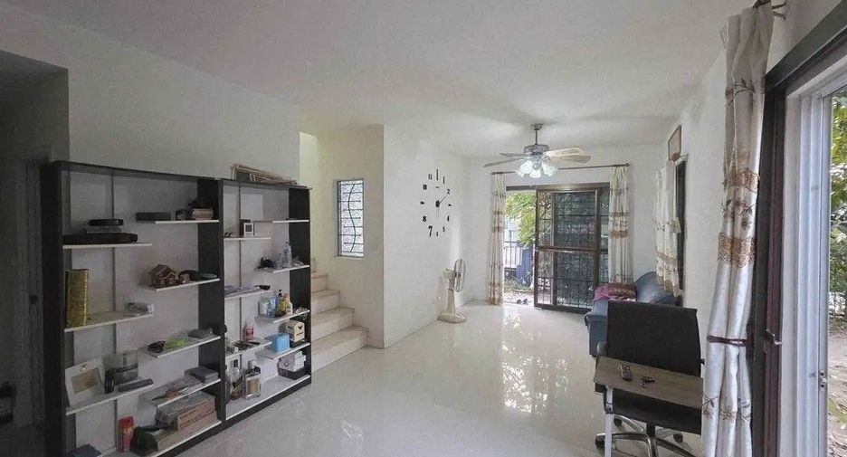 Casa adosada en venta de 3 habitaciones en Bang Phli, Samut Prakan