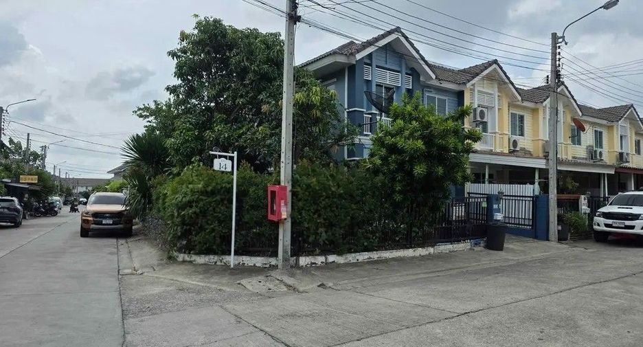 Casa adosada en venta de 3 habitaciones en Bang Phli, Samut Prakan