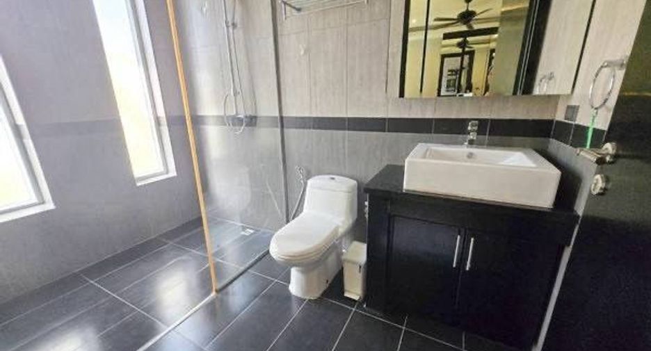 For sale 4 bedrooms villa in Bang Lamung, Chonburi