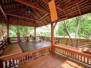 Villa en venta y en alquiler de 5 habitaciones en Huay Yai, Pattaya