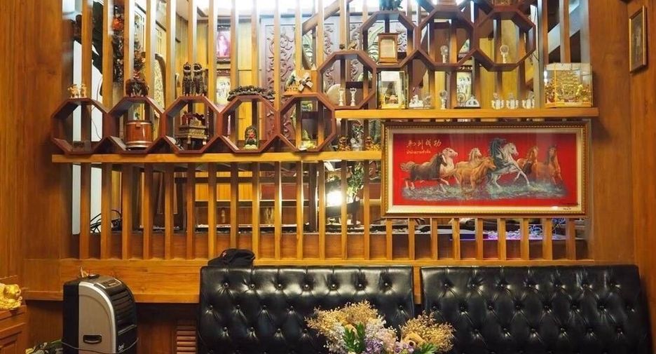 Villa en venta y en alquiler de 5 habitaciones en Huay Yai, Pattaya