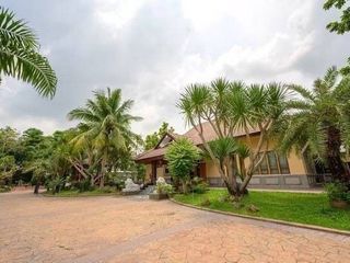 Villa en venta y en alquiler de 5 habitaciones en Huay Yai, Pattaya