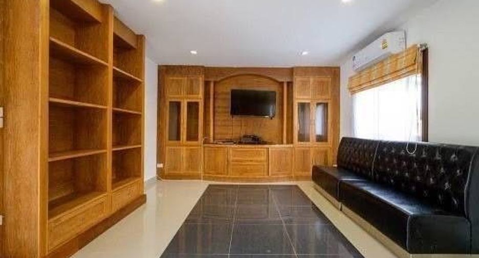 Villa en venta y en alquiler de 5 habitaciones en Huay Yai, Pattaya