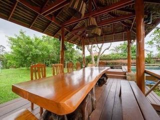 Villa en venta y en alquiler de 5 habitaciones en Huay Yai, Pattaya