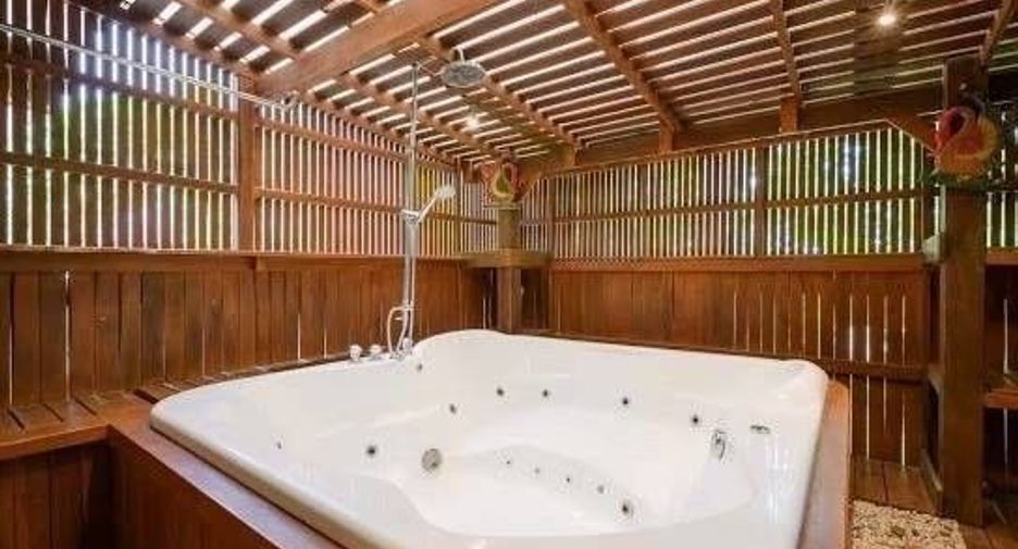 Villa en venta y en alquiler de 5 habitaciones en Huay Yai, Pattaya