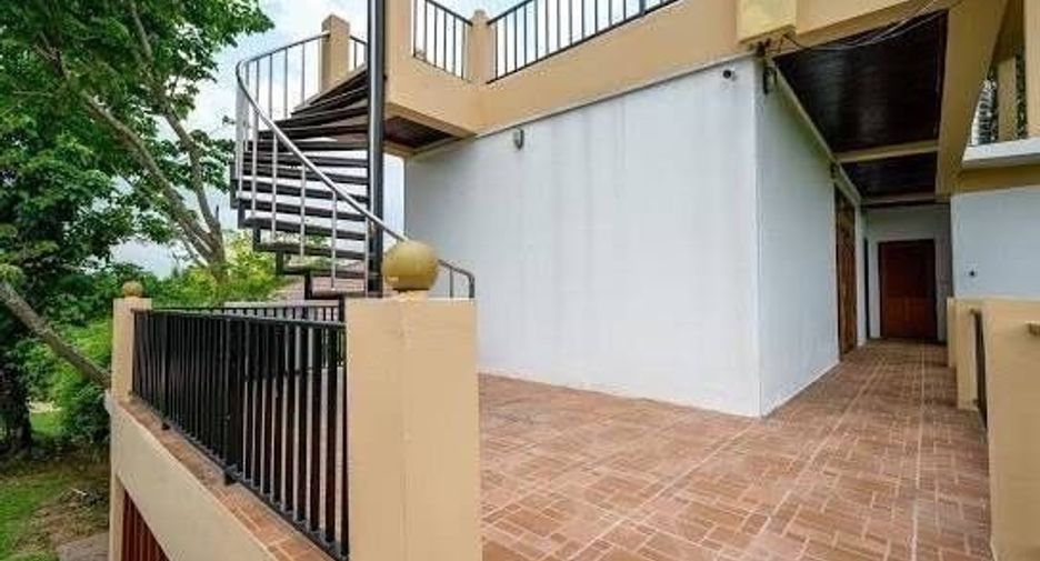 Villa en venta y en alquiler de 5 habitaciones en Huay Yai, Pattaya