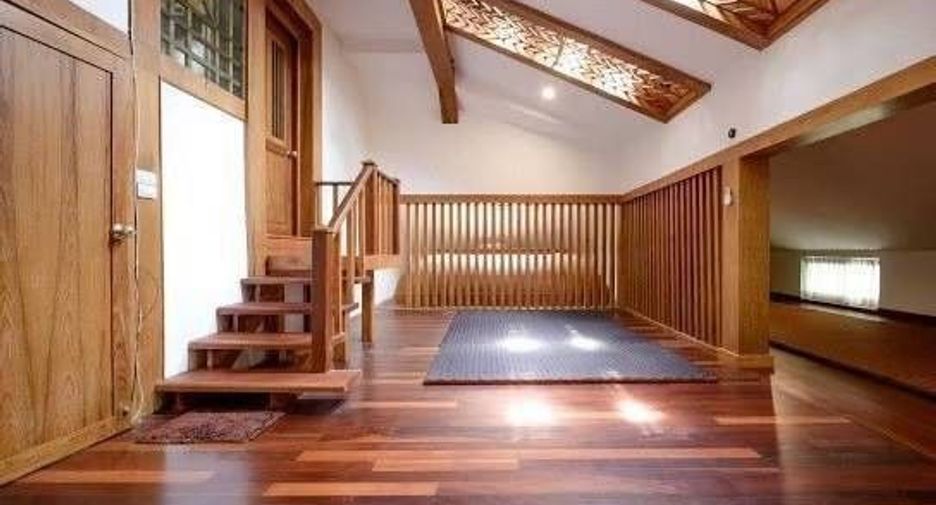 Villa en venta y en alquiler de 5 habitaciones en Huay Yai, Pattaya