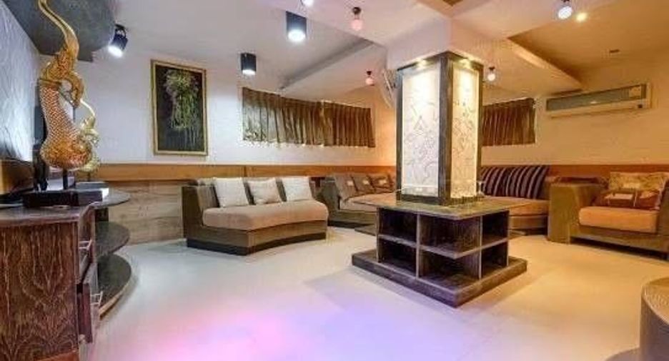 Villa en venta y en alquiler de 5 habitaciones en Huay Yai, Pattaya