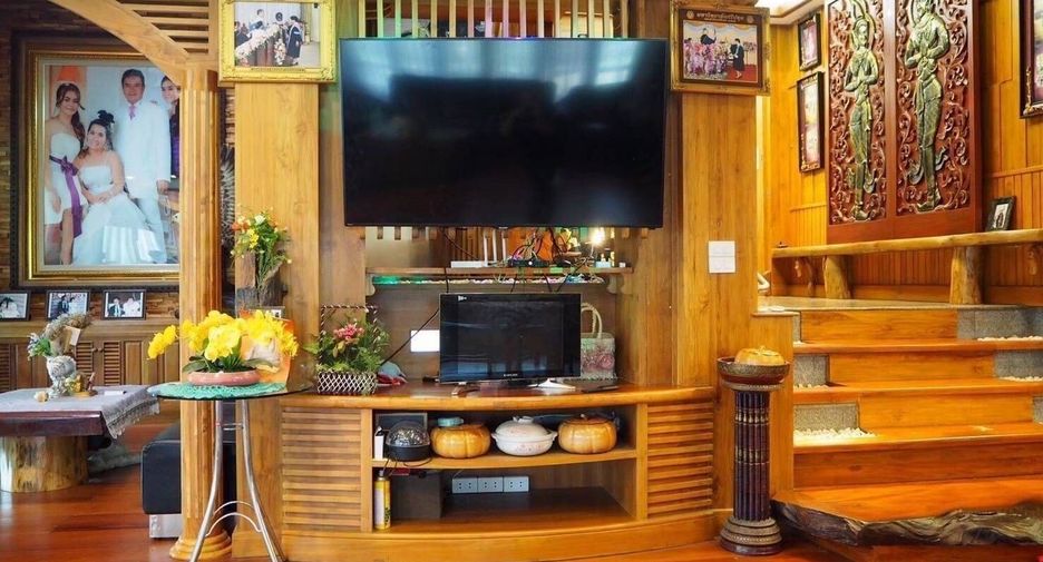 Villa en venta y en alquiler de 5 habitaciones en Huay Yai, Pattaya