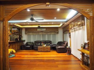 Villa en venta y en alquiler de 5 habitaciones en Huay Yai, Pattaya