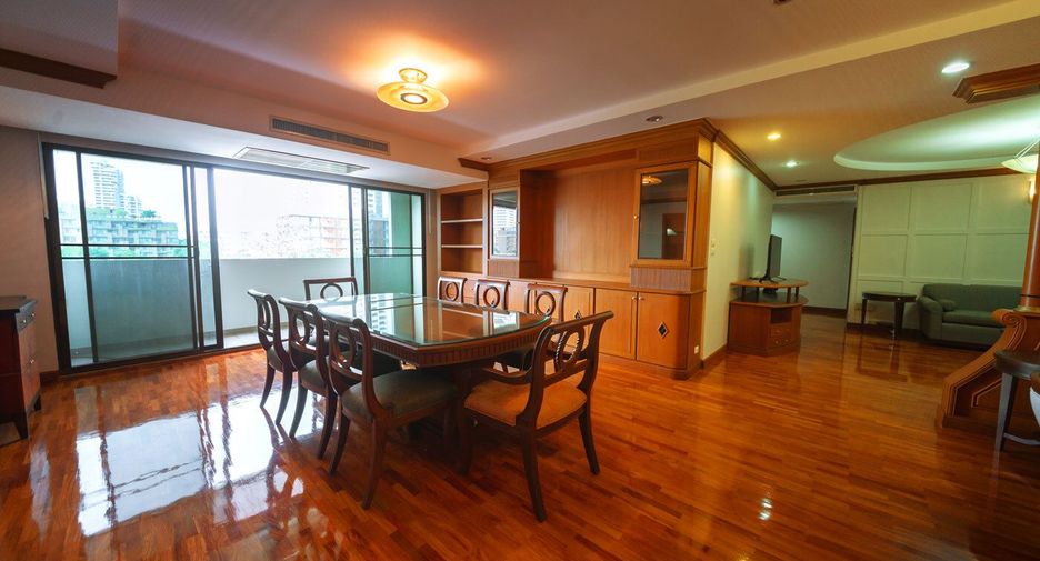 For rent 3 bedrooms apartment in Khlong Toei, Bangkok