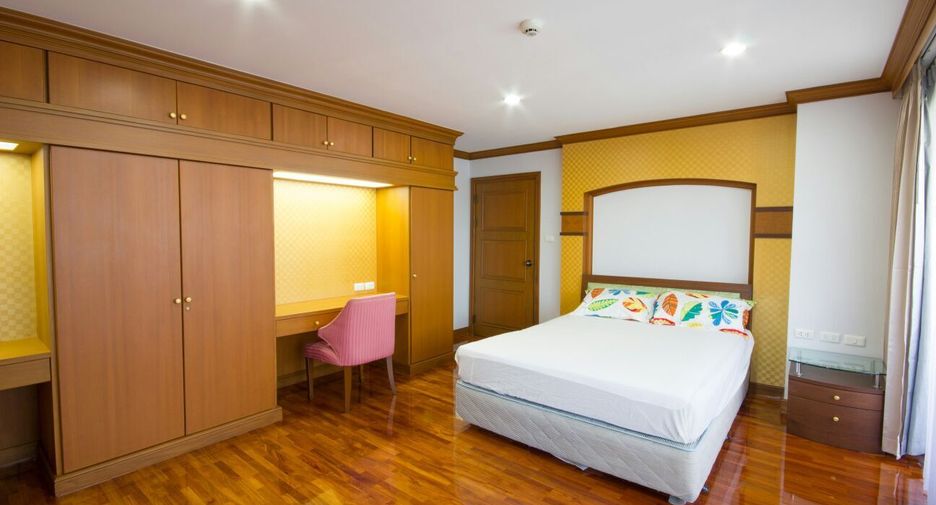 For rent 3 bedrooms apartment in Khlong Toei, Bangkok