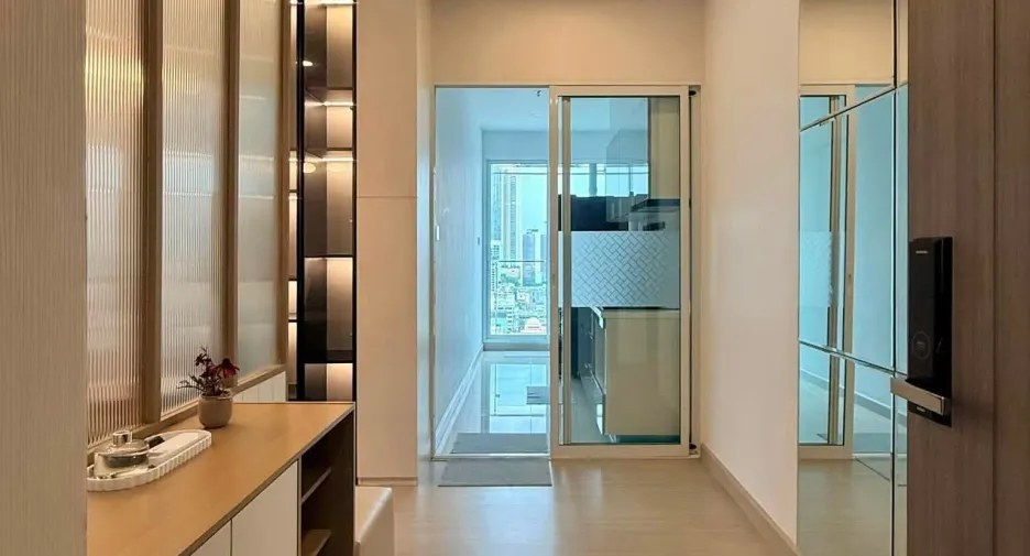 Wohnung zur Miete mit 2 Zimmer in Bang Rak, Bangkok