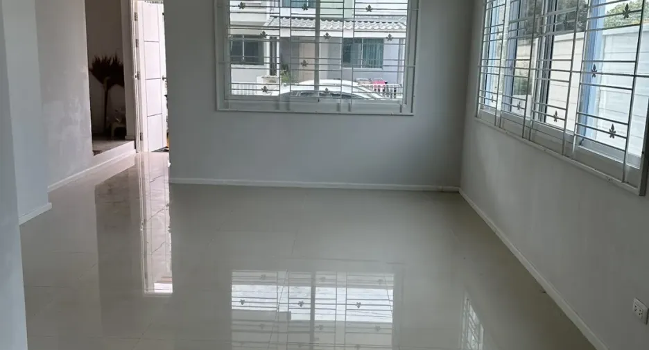 For rent 3 bedrooms townhouse in Prawet, Bangkok