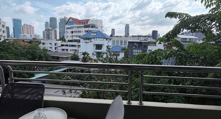 For rent 2 bedrooms condo in Yan Nawa, Bangkok