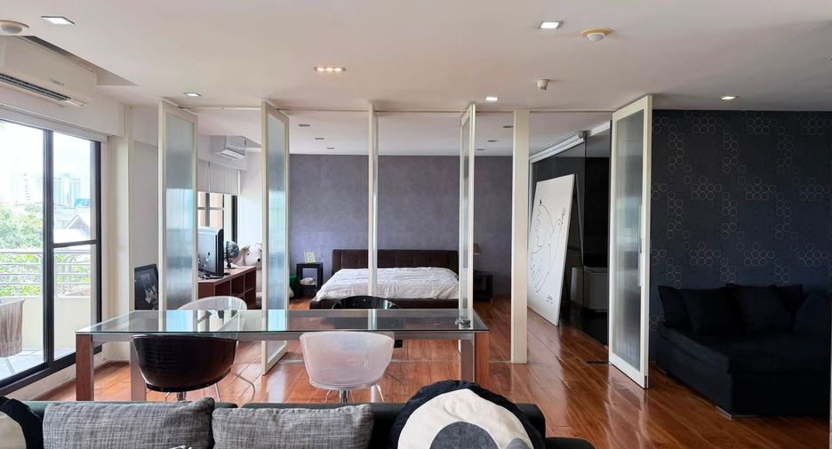 For rent 2 bedrooms condo in Yan Nawa, Bangkok