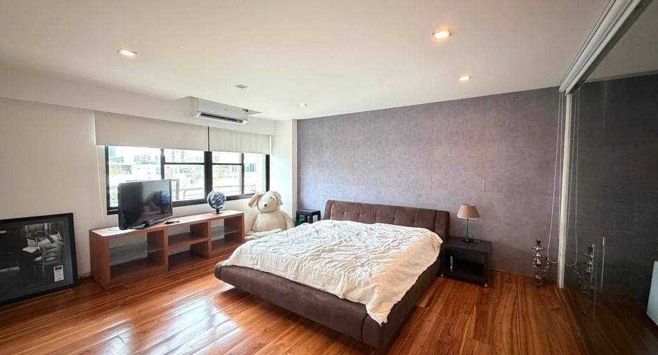 For rent 2 bedrooms condo in Yan Nawa, Bangkok