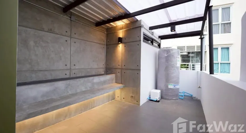 Casa adosada en venta de 5 habitaciones en Khlong Toei, Bangkok