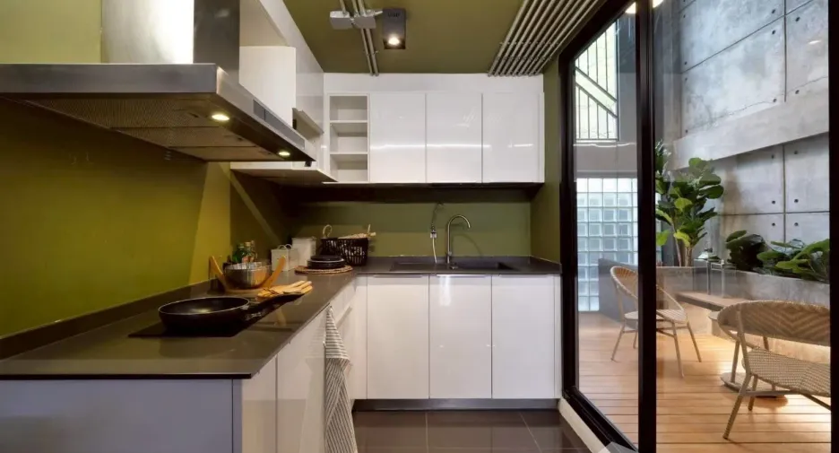 Casa adosada en venta de 5 habitaciones en Khlong Toei, Bangkok