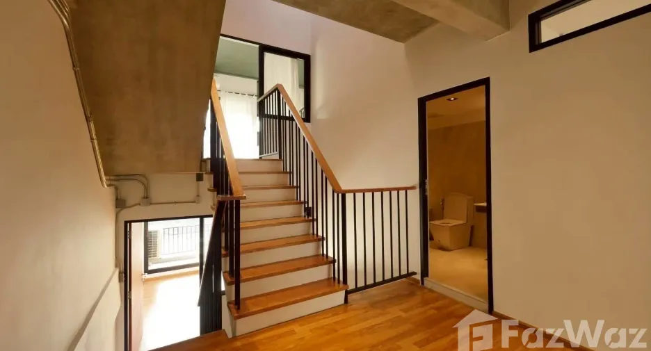 Casa adosada en venta de 5 habitaciones en Khlong Toei, Bangkok