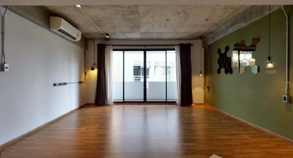 Casa adosada en venta de 5 habitaciones en Khlong Toei, Bangkok