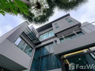 For sale 4 bedrooms house in Wang Thonglang, Bangkok