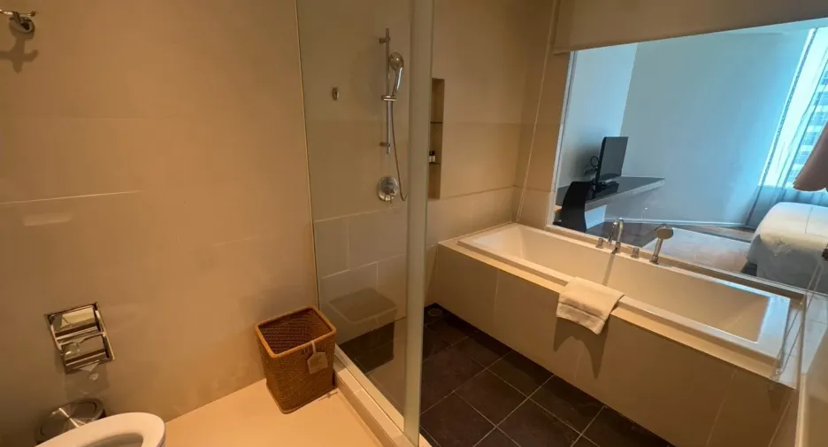 For rent 2 bedrooms condo in Watthana, Bangkok