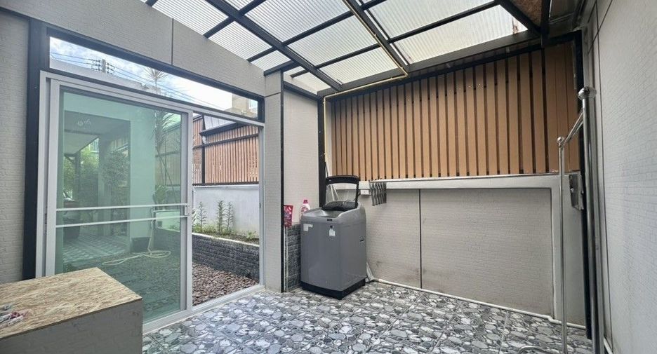 Haus zur Miete mit 4 Zimmer in Mueang Phuket, Phuket