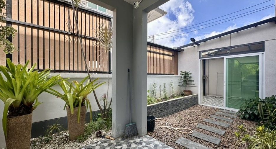 Haus zur Miete mit 4 Zimmer in Mueang Phuket, Phuket