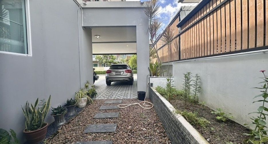 Haus zur Miete mit 4 Zimmer in Mueang Phuket, Phuket