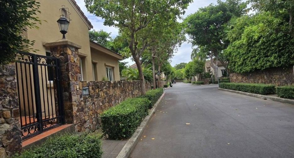 For rent 3 bedrooms house in Bang Lamung, Chonburi