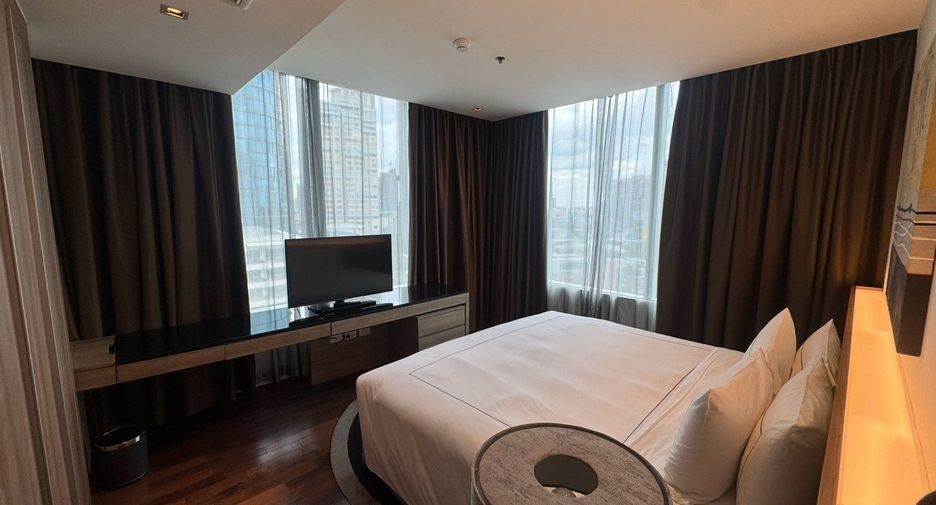 For rent 3 bedrooms condo in Watthana, Bangkok