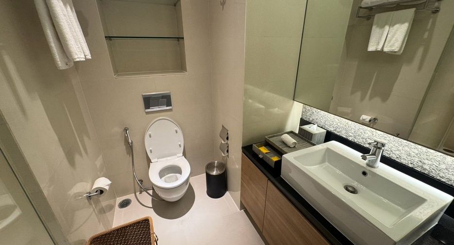 For rent 3 bedrooms condo in Watthana, Bangkok