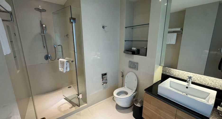For rent 3 bedrooms condo in Watthana, Bangkok
