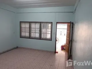 For rent 2 bedrooms townhouse in Bang Khun Thian, Bangkok