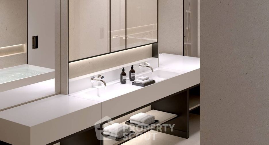 For sale 3 bedrooms condo in Watthana, Bangkok