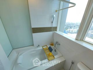 À louer 2 chambres condo à Phra Khanong, Bangkok