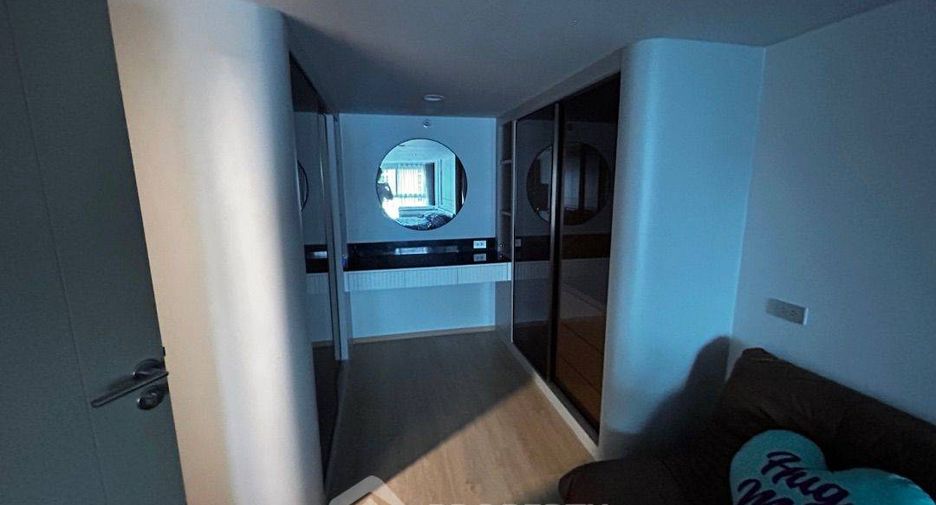 For rent 2 bedrooms condo in Bang Rak, Bangkok
