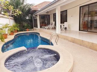 For rent 3 bedrooms villa in Bang Lamung, Chonburi