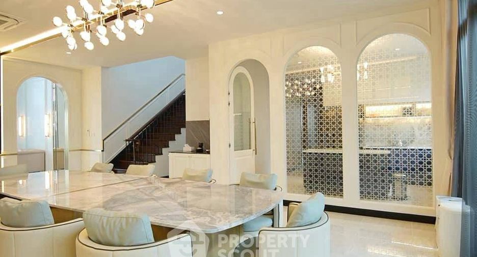 Haus zur Miete mit 5 Zimmer in Lat Krabang, Bangkok
