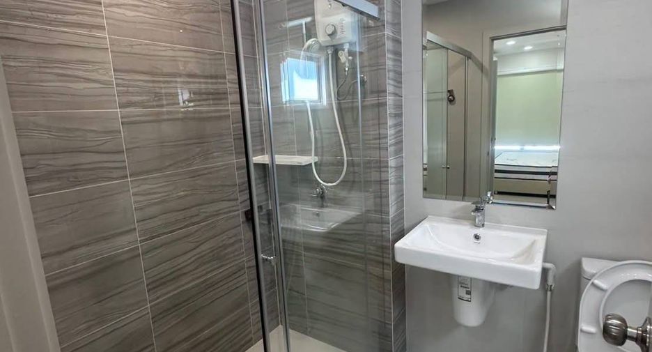 For rent 2 bedrooms condo in Bang Kapi, Bangkok