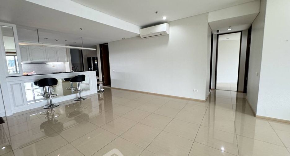 Condo en alquiler de 3 habitaciones en Khlong Toei, Bangkok