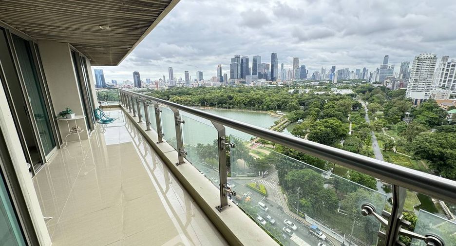 Condo en alquiler de 3 habitaciones en Khlong Toei, Bangkok