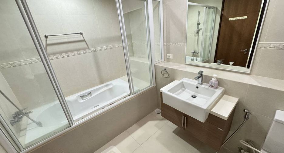 Condo en alquiler de 3 habitaciones en Khlong Toei, Bangkok