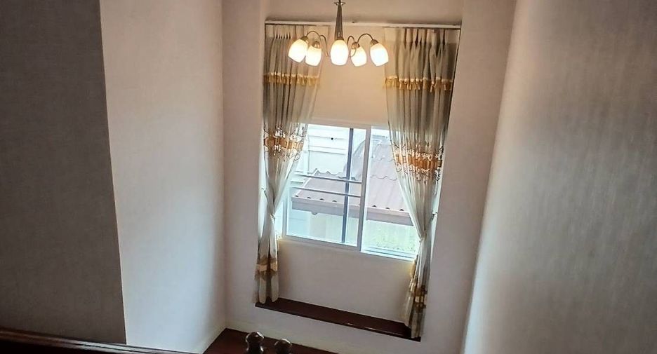 Haus zur Miete mit 3 Zimmer in Lat Krabang, Bangkok