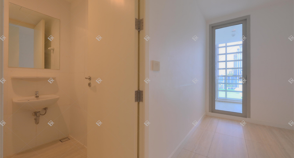 For rent 3 bedrooms condo in Pathum Wan, Bangkok