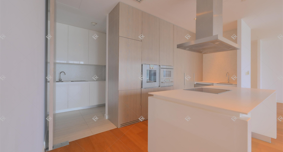 For rent 3 bedrooms condo in Pathum Wan, Bangkok