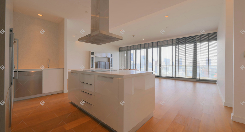For rent 3 bedrooms condo in Pathum Wan, Bangkok