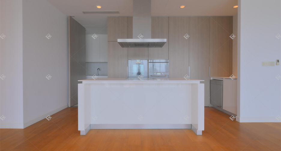 For rent 3 bedrooms condo in Pathum Wan, Bangkok